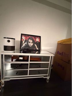 Glass chest drawer - almost brand new -300$