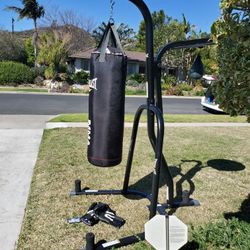 BOXING TRAINING SET AND  CLIMBER.