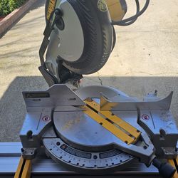 Dewalt saw and stand