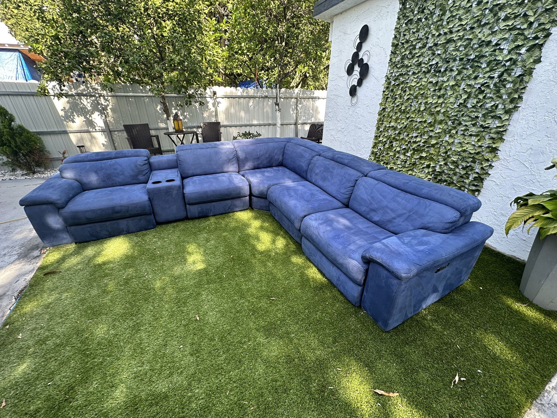 Karly Blue Power Reclining Sectional with 6PCS