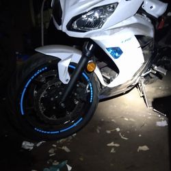 Matte White And Blue 2016 Ninja 650 