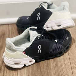 Woman’s On Cloud shoes size 7 For Women 