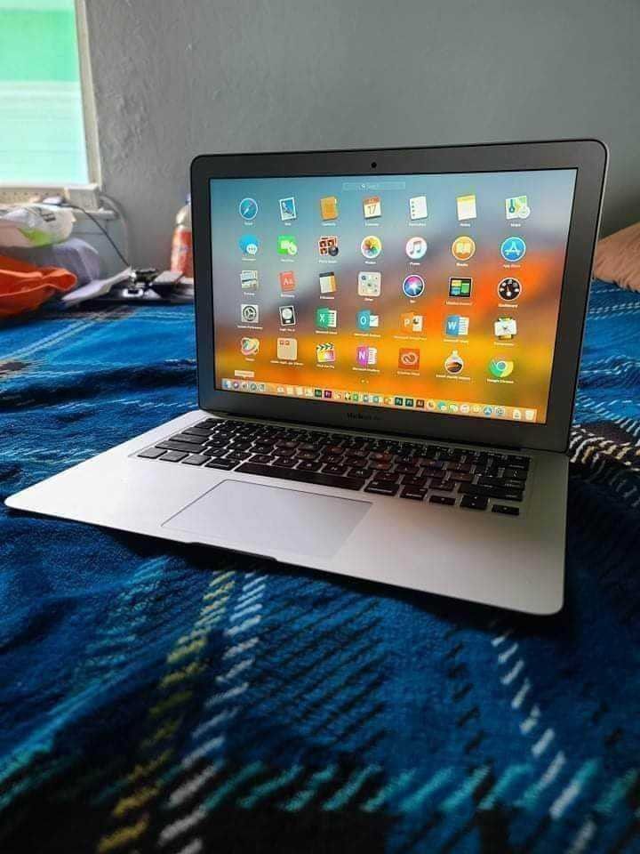 Excellent 13 inch Apple Macbook Air Laptop With Intel Core i5 Processor With Programs 