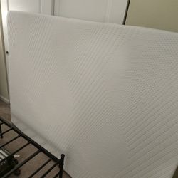 Zinus Comfort Foam Queen Mattress