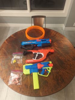 3 Nerf guns (Xshot Insanity, Nerf rival curve shot, Nerf sprinter)