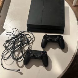 PS4 2 Remote Controllers Microphone And 4 Games