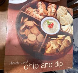 Chip and dip plate