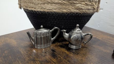 *Silver* Salt & Pepper Shakers "Teakettle"