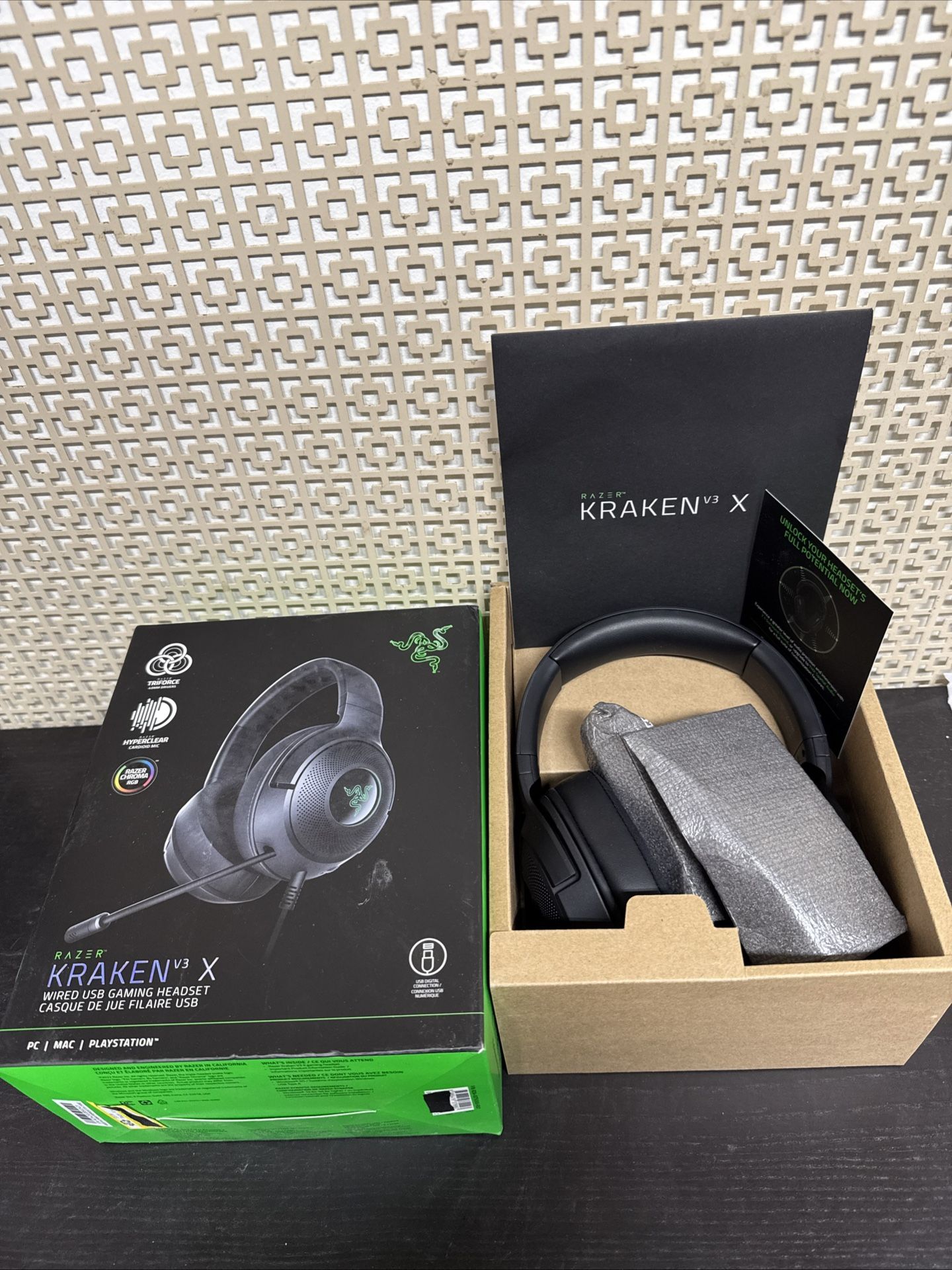 Razer Kraken V3 X Wired USB Gaming Headset: Lightweight Build - Triforce 40mm Drivers - HyperClear Cardioid Mic - 7.1 Surround Sound - Chroma RGB QL