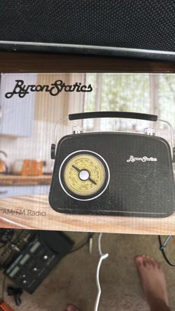 Byron Statics AM/FM Retro Portable Radio