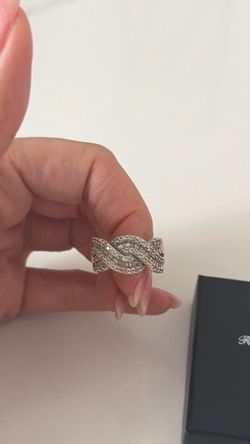 Gold 14 k Twisted Band Ring with diamonds