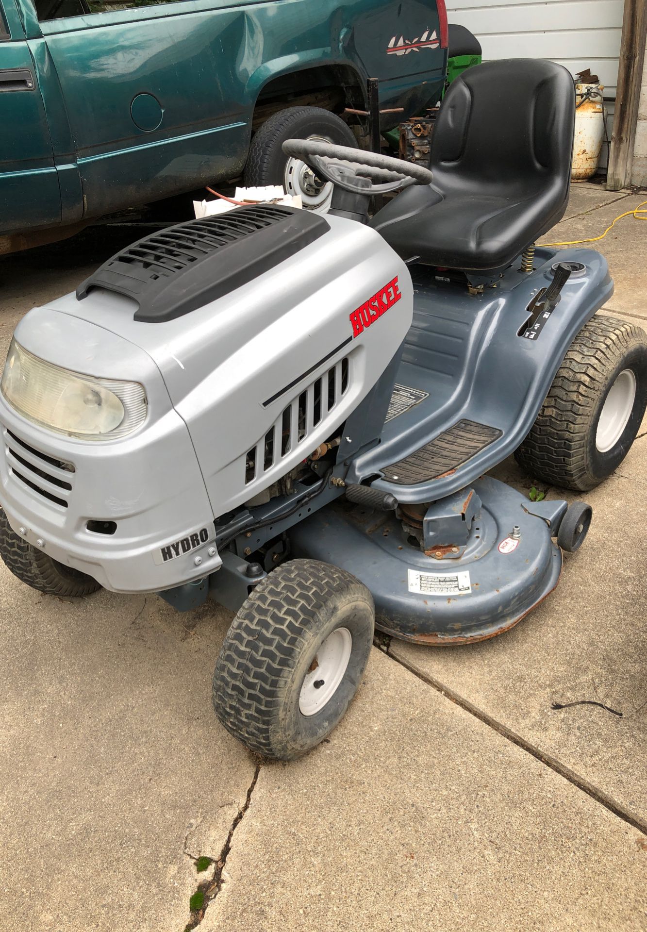 Huskee riding mower 42 inch cut