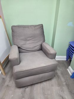 GUC Rocking chair Located in hempstead long island. Available for pickup tuesday/ friday evenings from 8-10, sundays all day. First come.first served.