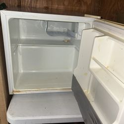 Mini Fridge 