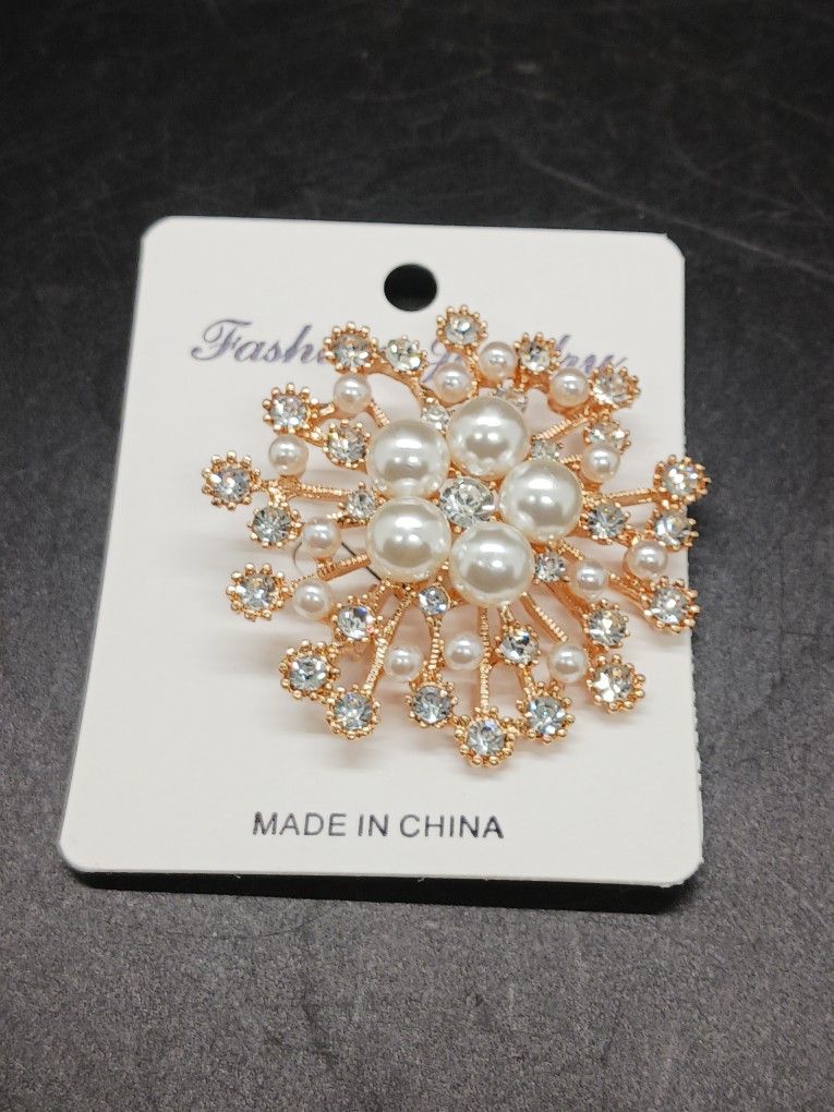 Gold Tone Metal Flower Brooch