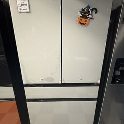 Samsung Bespoke 4-Door French Refrigerator in White Glass 