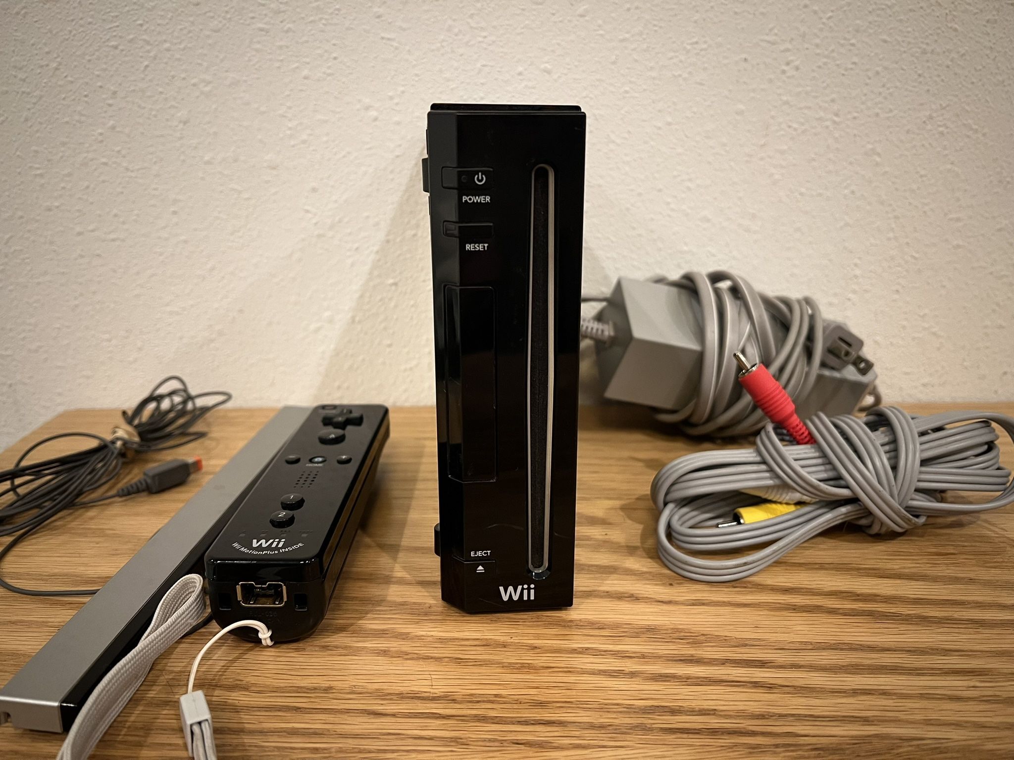 Nintendo Wii Console Black RVL-001 GameCube Compatible Motion Plus Wii Remote