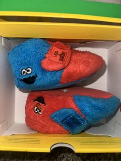 Sesame Street Uggs houseshoes  Size 2/3 -Baby Toddler