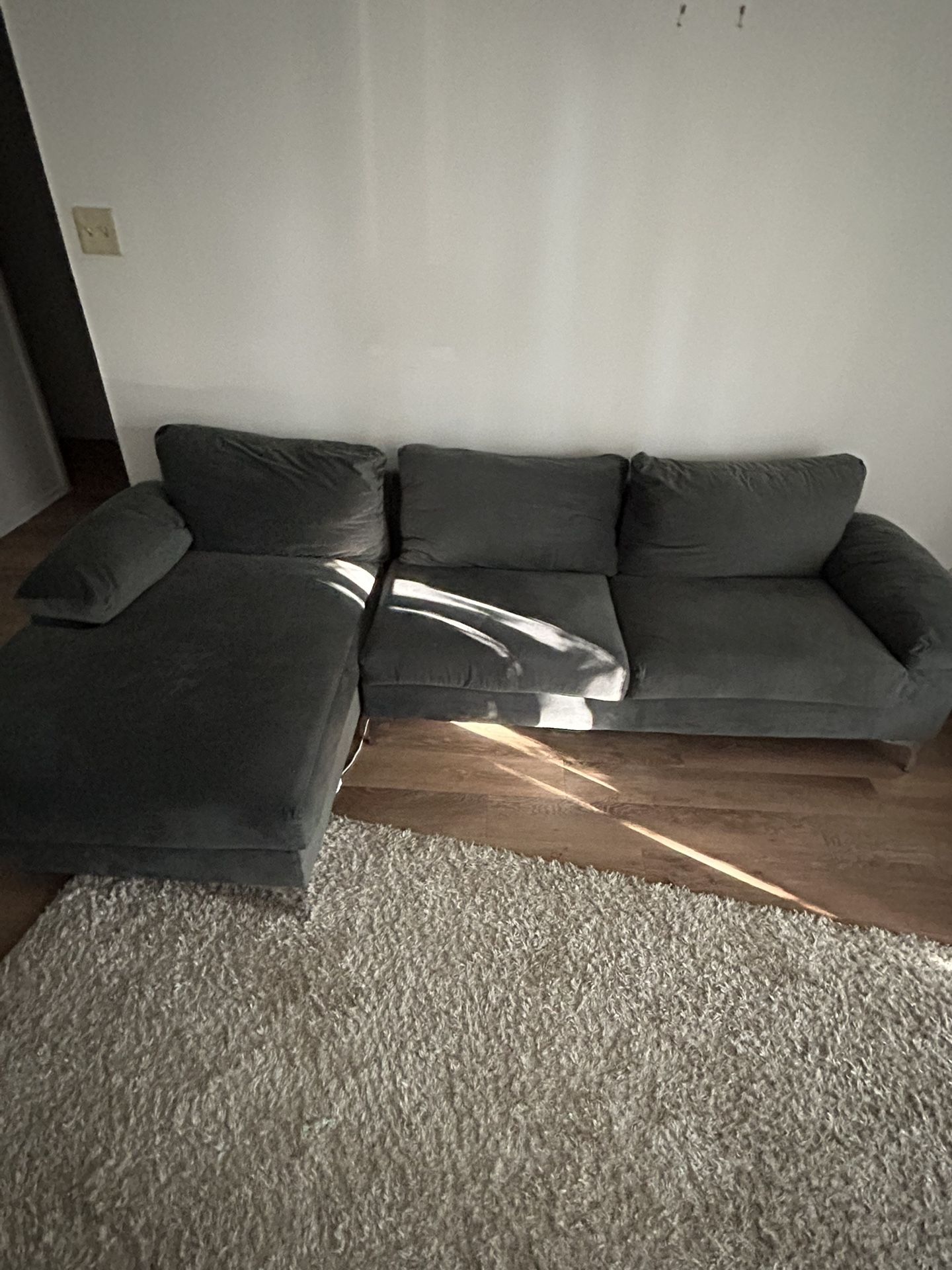 Large Velvet Fabric Sectional Sofa, L-Shape Couch with Extra Wide Chaise Lounge (Grey)