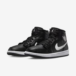 NEW Nike Air Jordan 1 Mid Black White