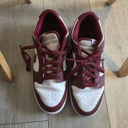 Nike Dunk Low
Team Red