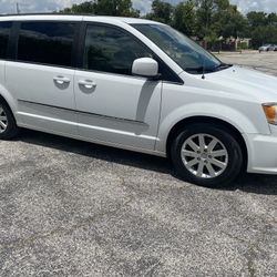 Chrysler Town & Country Mini Van