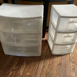 Set of two storage drawers