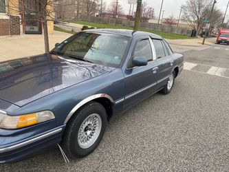 Ford Crown Victoria Full-Size Sedan
