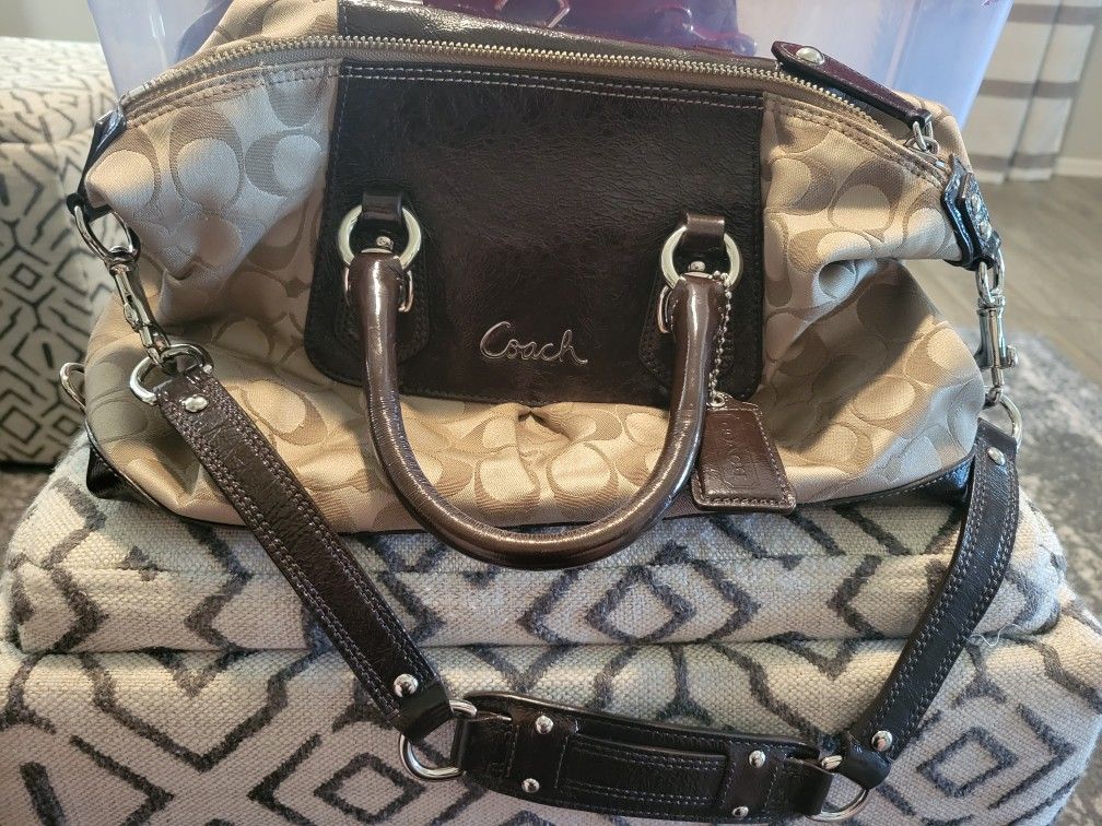 COACH handbag With Wallet And Checkbook