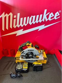 DeWalt XR circular saw kit. Has 7 1/4 inch blade. Kit