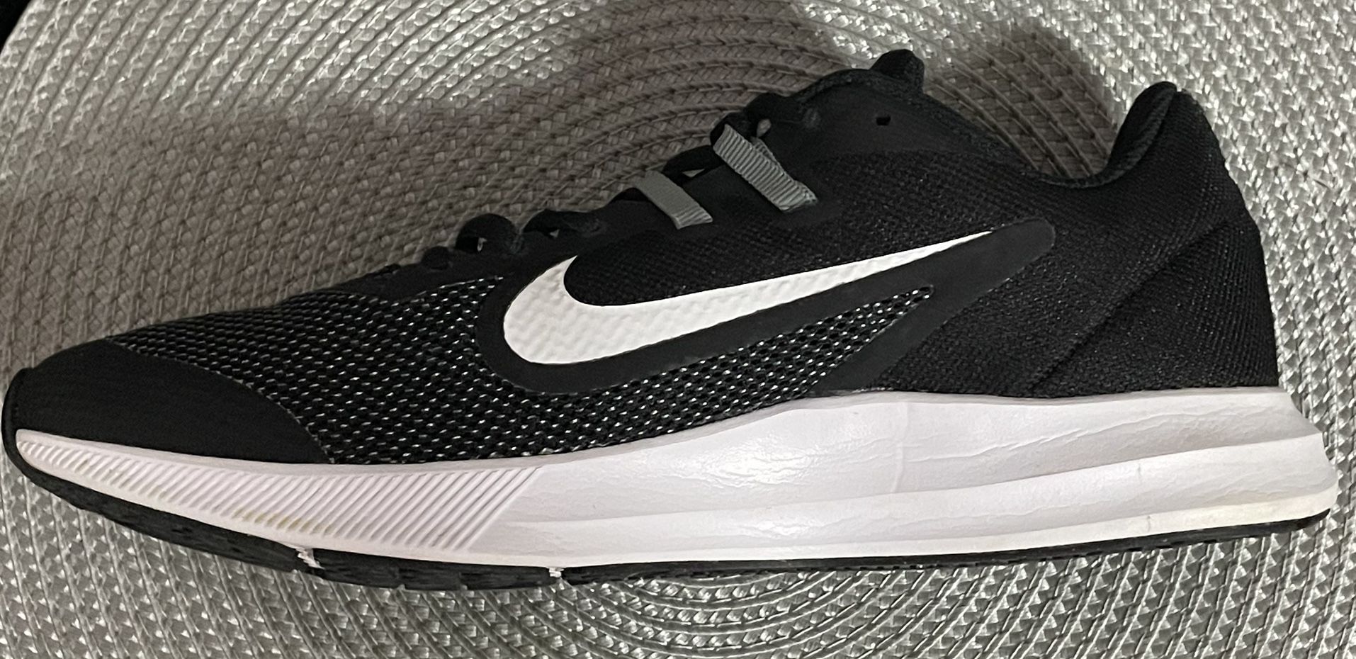 Nike Down Shifter Size 6.5Y Running Shoes