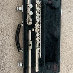 Japanese Yamaha 22in student flute (great for middle/highschool)