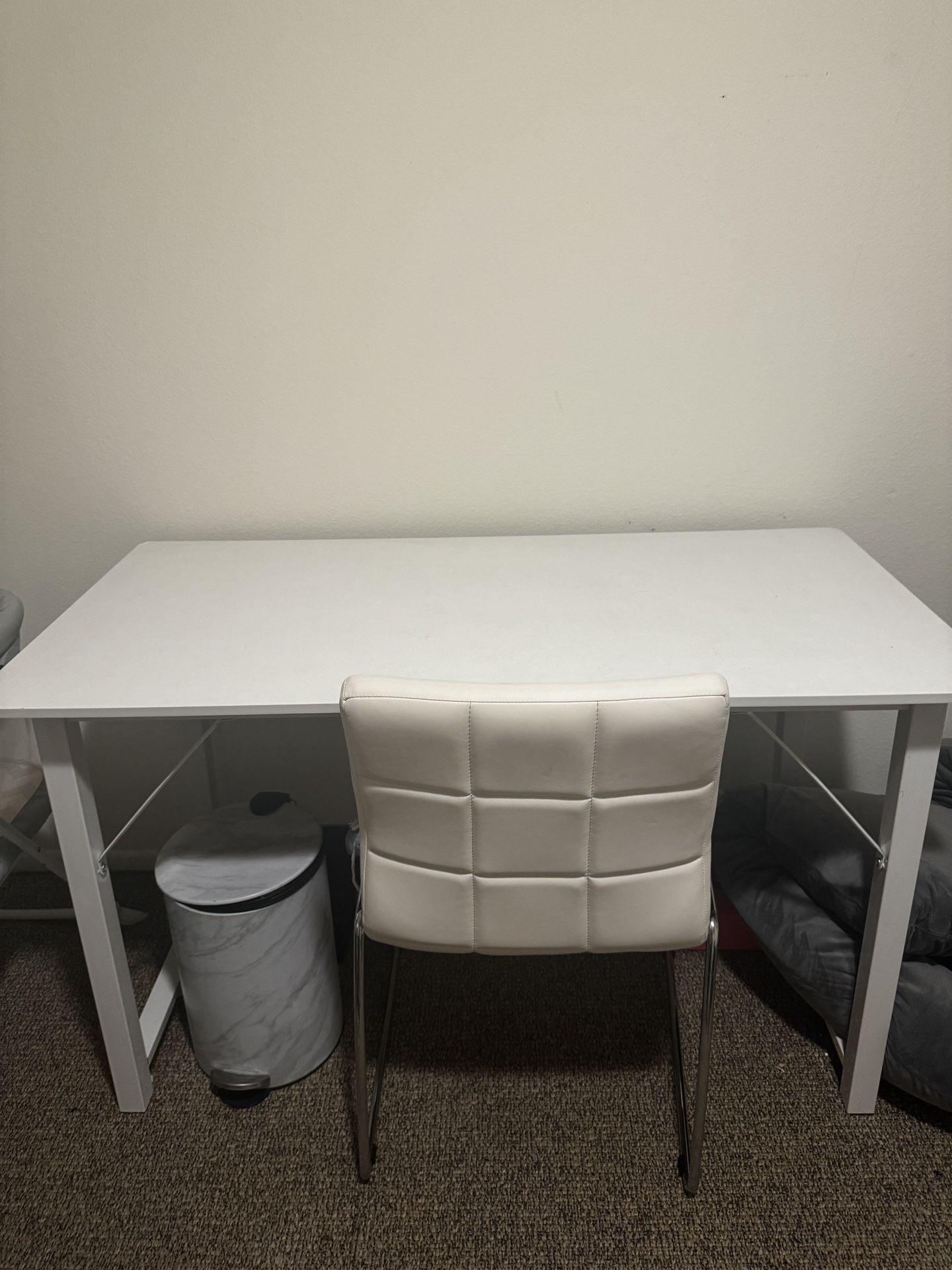 Desk & Chair for Sale in Los Angeles, CA OfferUp