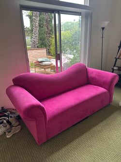 Pink Couch <3