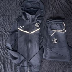 Nike Tech Fleece Set — Black (Reflective Details, Size Medium)