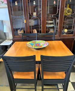 Two-Tone Dining Set – Expandable Table with 4 Matching Chairs