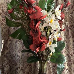 Beautiful artificial flowers with a vase  3‘6“ long 