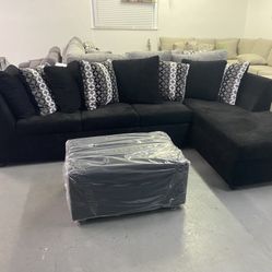 Black Sectional With Designed Pillows ¡¡NEW IN STOCK!!