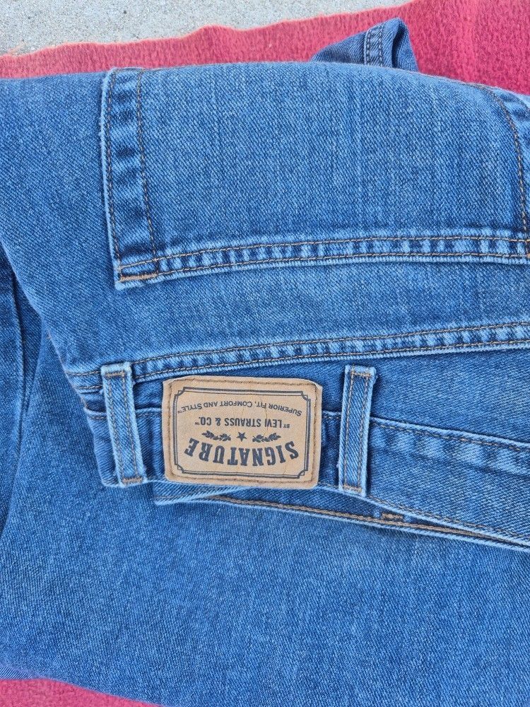 1 Pair Men's Levi's, "Signature"See Pics $6