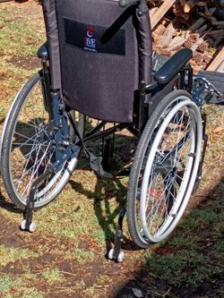 Jive wheels chair 18 inches wide 90