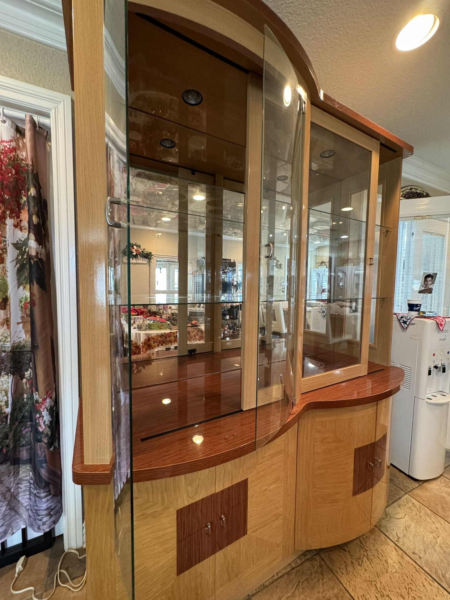 Beautiful China Hutch