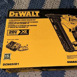 DEWALT 20V MAX XR 15-Gauge Finish Nailer Kit W/ Battery & Charger