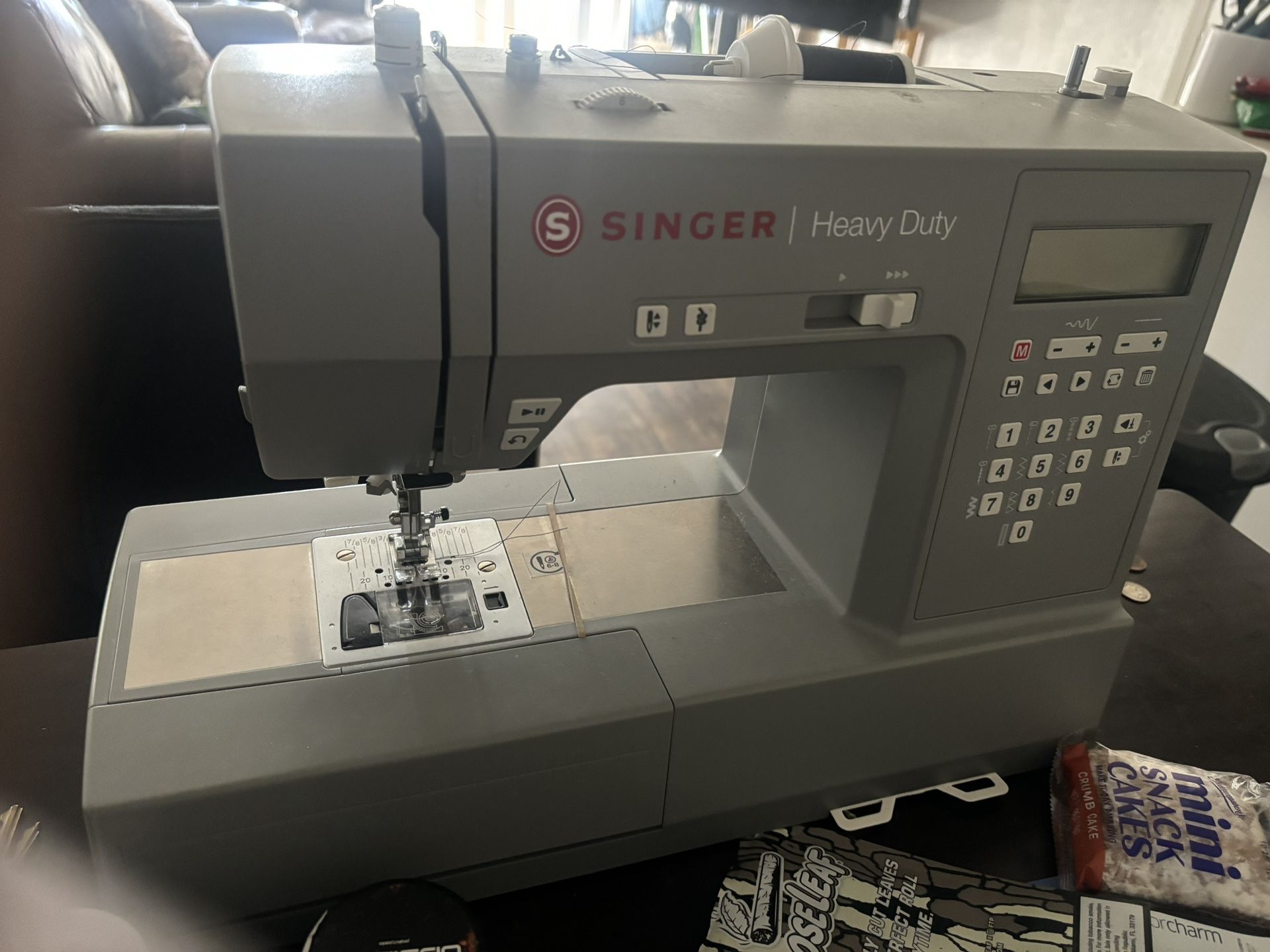 Singer Heavy Duty sewing Machine 6700C