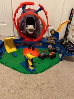Hot wheels TRex monster truck track