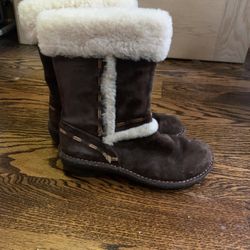 UGG 