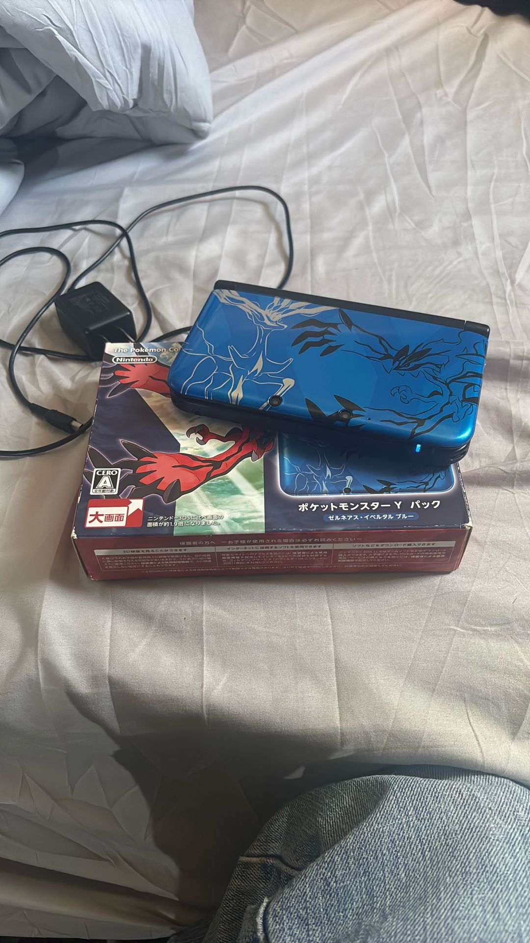 Nintendo 3DS XL Pokemon X and Y (EXCLUSIVE EDITION) BLUE XERNEAS w/ charger And Box / Japanese 