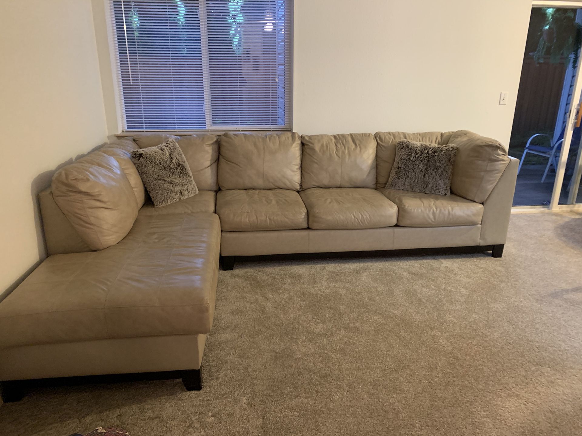 Leather sectional in good condition. Clean. Pet free. Moving and don’t need it anymore.