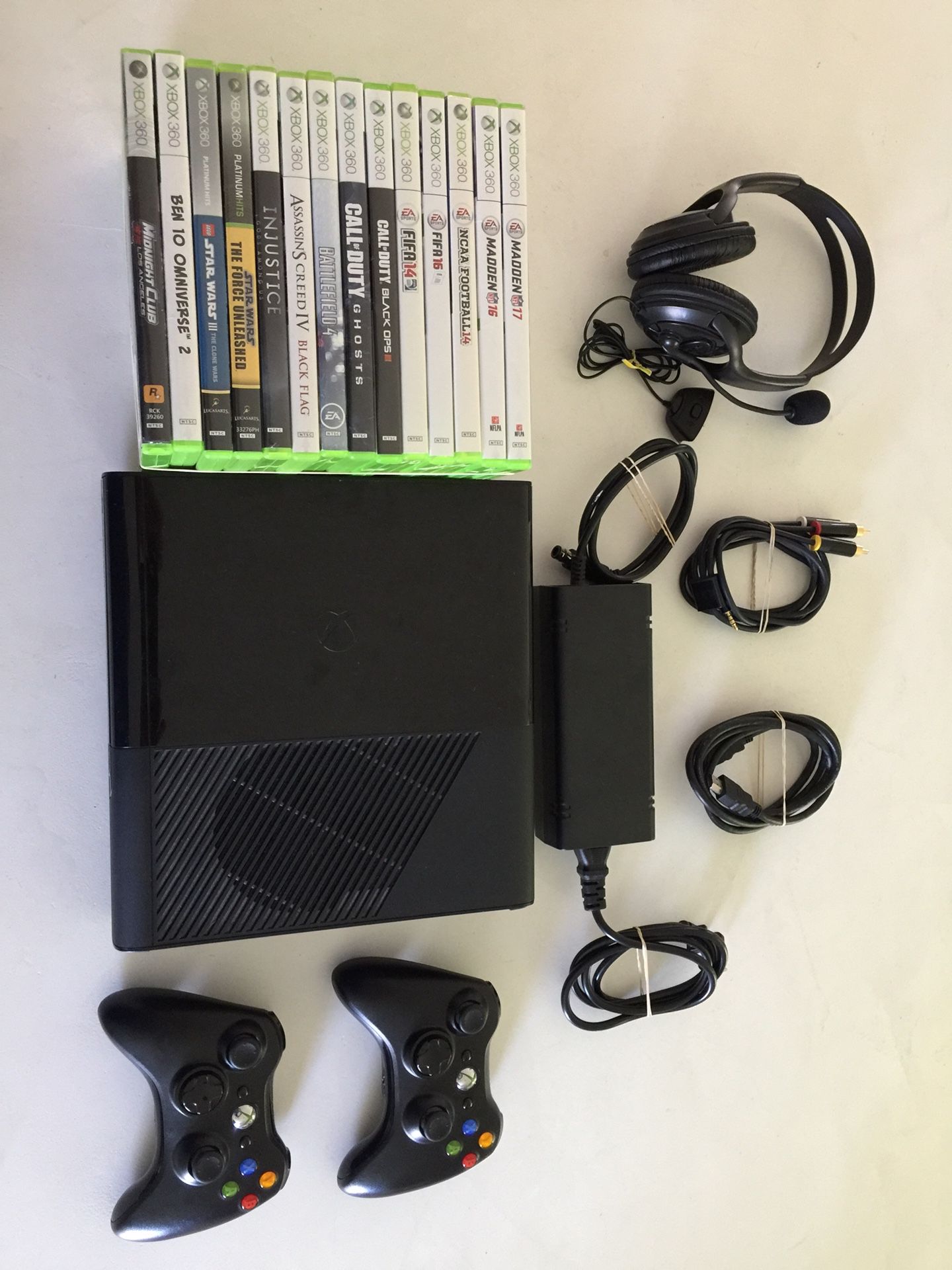 Xbox 360 Great condition with lots of expensive games