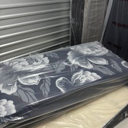 Sleepy’s by Sealy Hybrid – Twin (Regular) Clean, solid hybrid mattress — perfect for kids, guests, or dorm.