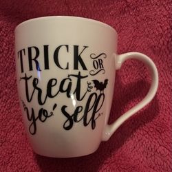 Pfaltzgraff Halloween Trick or Treat Yo’ Self 18oz Mug NEW!